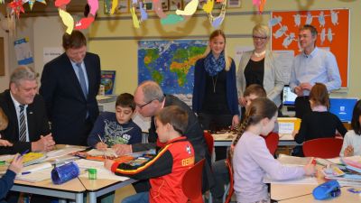 &quot;Hunger nach Bildung“: 15 Flüchtlingskinder besuchen die Internationale Klasse in der Johannes-Schule in Delbrück 